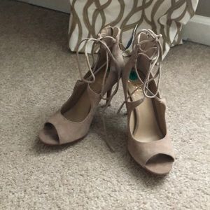 NWT Vince Camuto Suede Pumps. Size 8